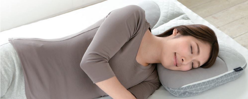 安眠プラザ / 横向き寝の楽な安眠枕西川ヨコ楽高さ調節可premium西川(株)